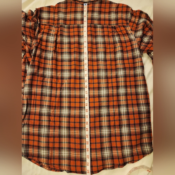 WindRiver men's small red/orange flannel plaid long-sleeved snap fasten shirt - Picture 6 of 8